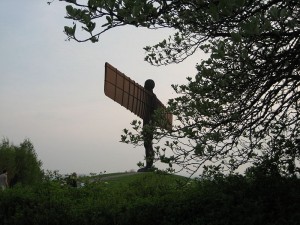 800px-Angel_of_the_north_through_trees